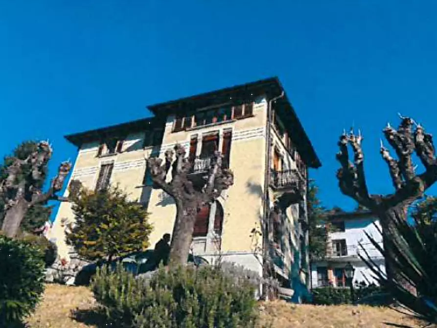 Immagine 1 di Villa in vendita  in Via Andrea Del Sarto a Varese