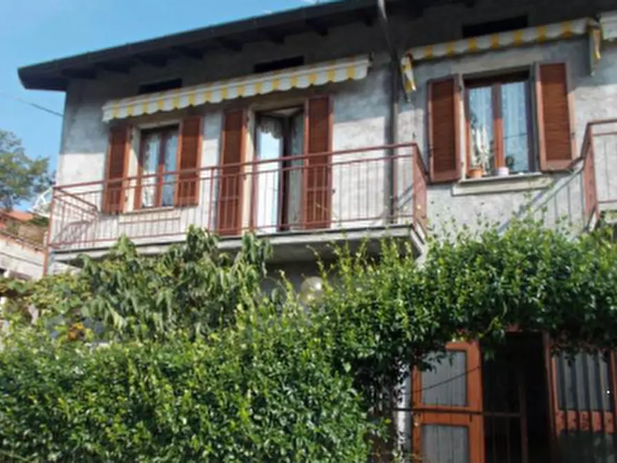 Immagine 1 di Porzione di casa in vendita  in Via Mirasole a Laveno-Mombello