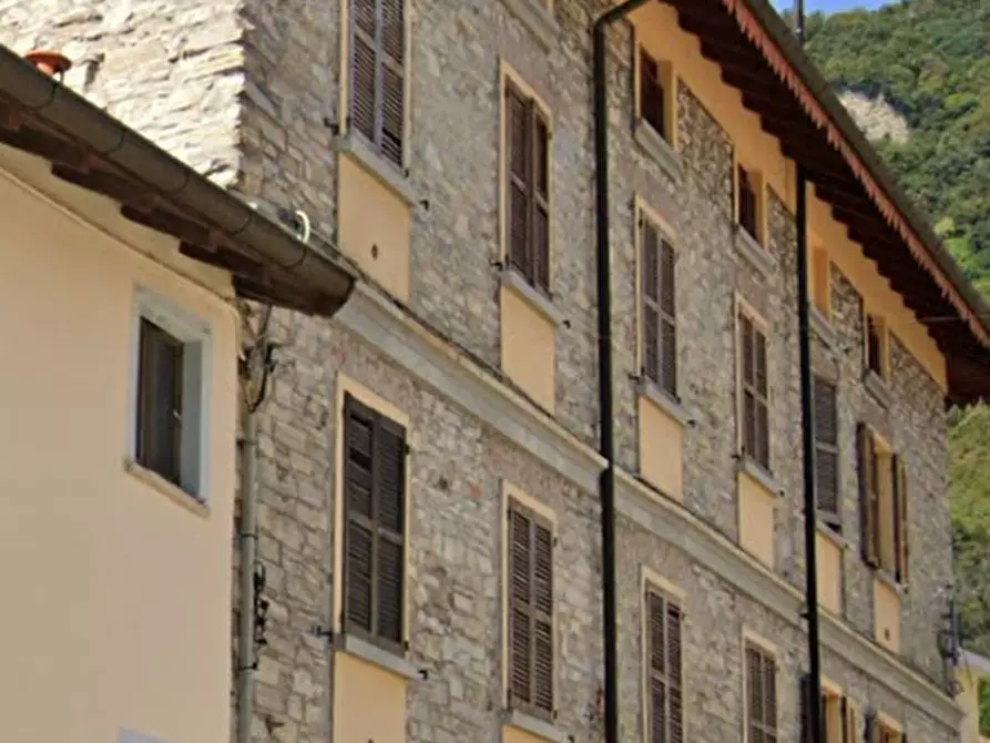 Immagine 1 di Appartamento in vendita  in via Gariboldi a Bisuschio