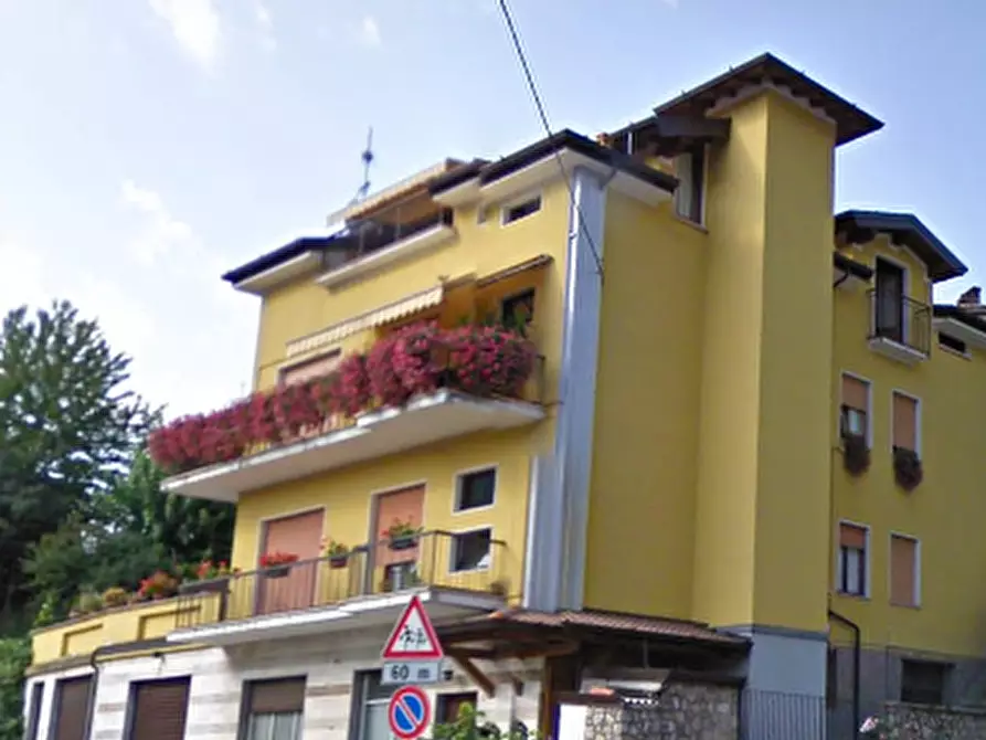Immagine 1 di Appartamento in vendita  in via villa mattina a Caino