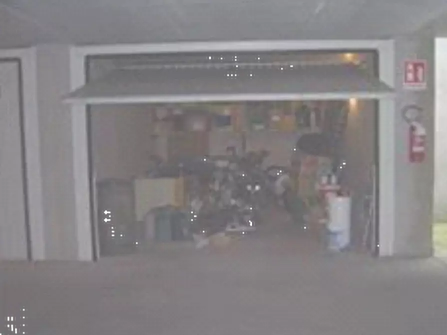 Immagine 1 di Garage in vendita  in Via A. Volta  a Cucciago