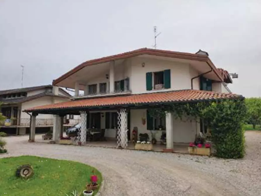 Immagine 1 di Villa in vendita  in via Ampezzon a Vigonza