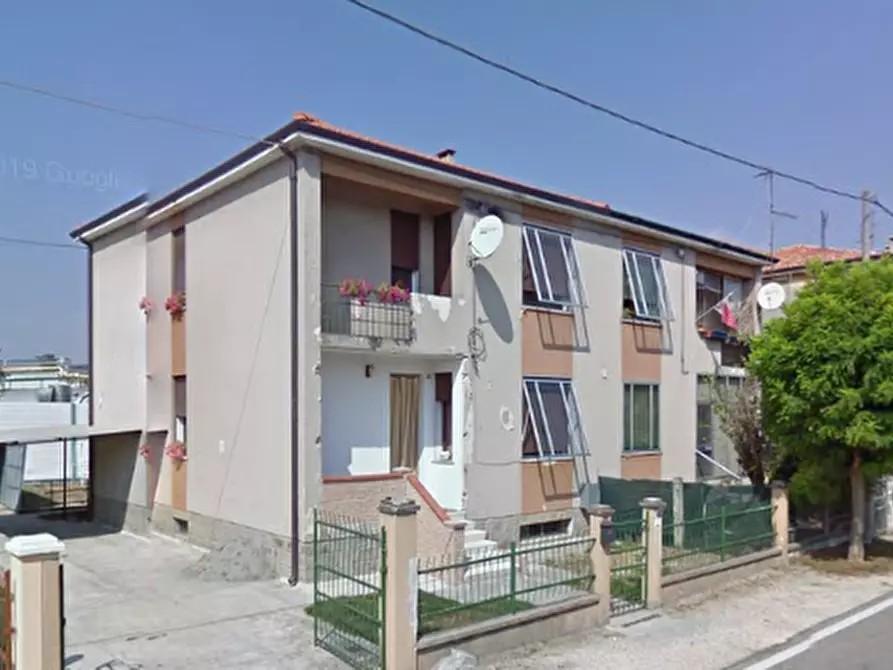 Immagine 1 di Porzione di casa in vendita  in Via G. Amendola a Castelmassa
