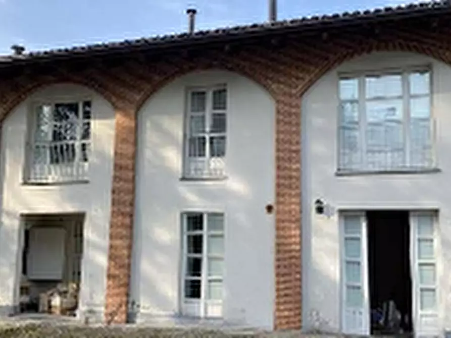 Immagine 1 di Porzione di casa in vendita  in via Borgo a Castello Di Annone