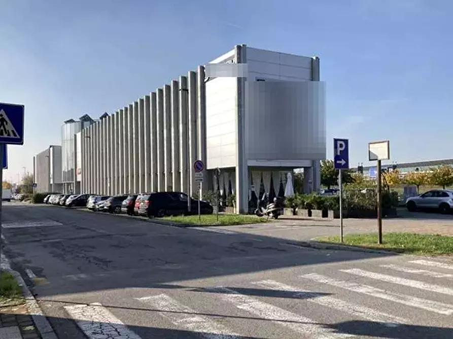 Immagine 1 di Posto auto in vendita  in Via dell'industria a Bergamo