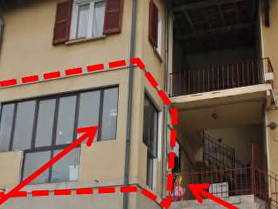 Immagine 1 di Appartamento in vendita  in Via XVIII Marzo a Erba