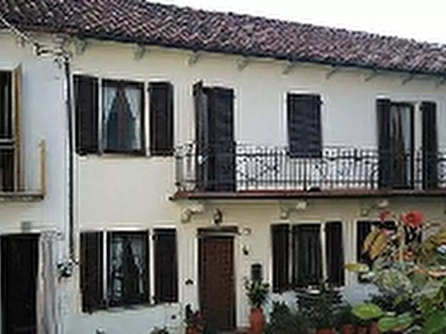Immagine 1 di Casa indipendente in vendita  in Piazza IV Novembre a Mongardino