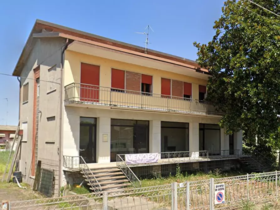 Immagine 1 di Negozio in vendita  in  via Fratelli Rosselli a Badia Polesine