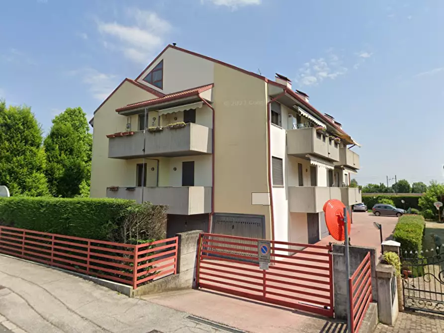 Immagine 1 di Appartamento in vendita  in via Montà a Padova