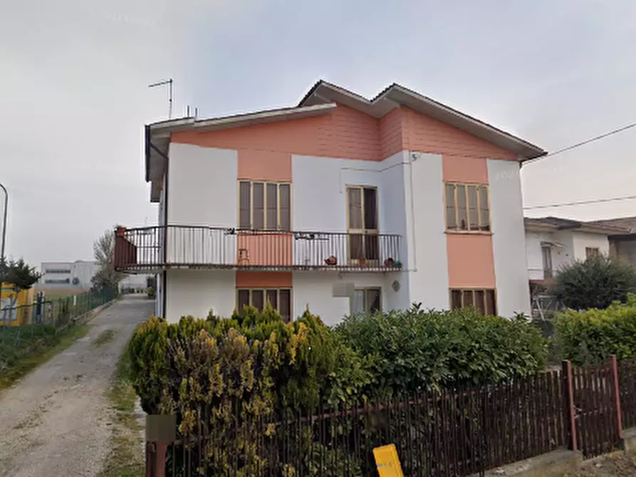 Immagine 1 di Casa indipendente in vendita  in XX Settembre a Solesino