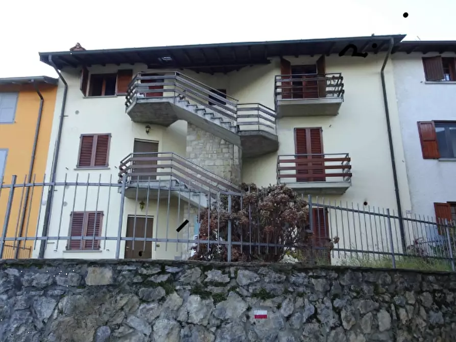 Immagine 1 di Appartamento in vendita  in  via cà Quadre a Sant'omobono Imagna