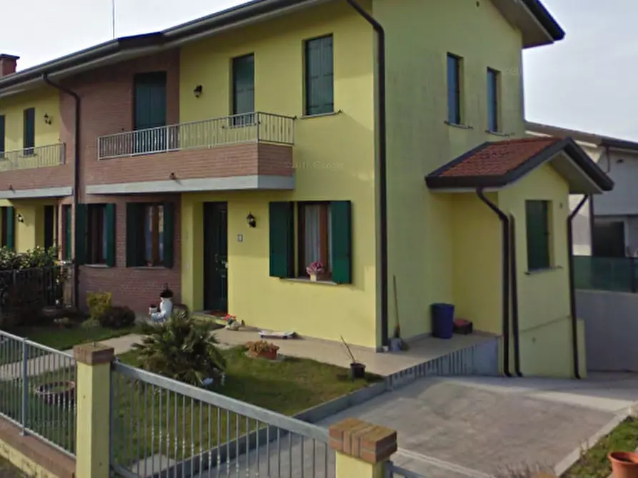 Immagine 1 di Porzione di casa in vendita  in Via dei Donatori a Rovigo
