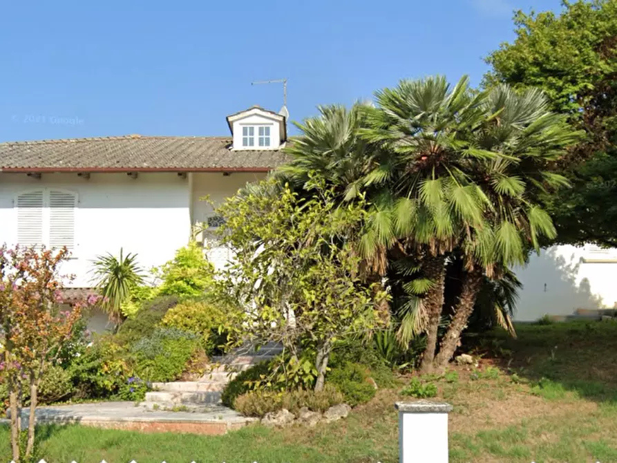 Immagine 1 di Villa in vendita  in Via Caldaro a Selvazzano Dentro