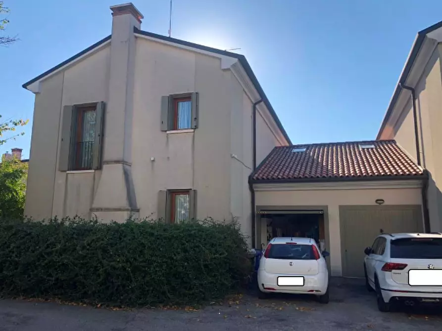 Immagine 1 di Porzione di casa in vendita  in Via Sant’Elena a Silea