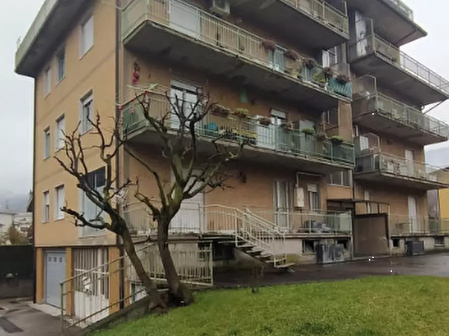 Immagine 1 di Appartamento in vendita  in via Vittorio Veneto a Casazza