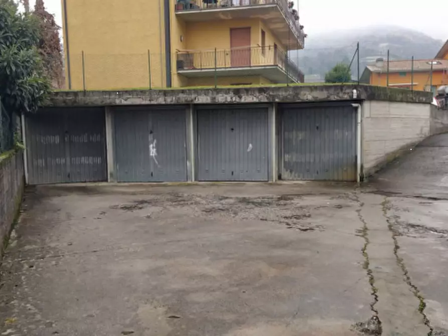 Immagine 1 di Garage in vendita  in Via Vittorio Veneto a Casazza