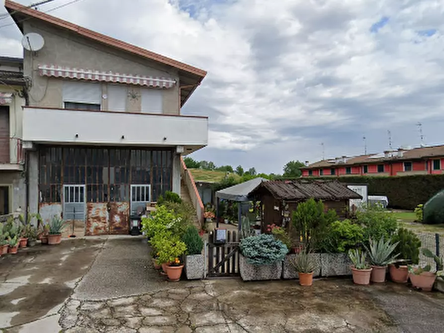 Immagine 1 di Casa indipendente in vendita  in Via Melegnano a Rovigo
