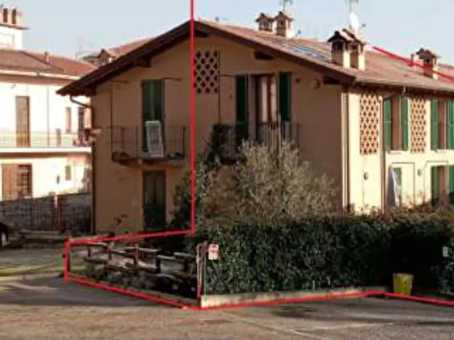 Immagine 1 di Appartamento in vendita  in Via Alle Sorgenti a Alserio