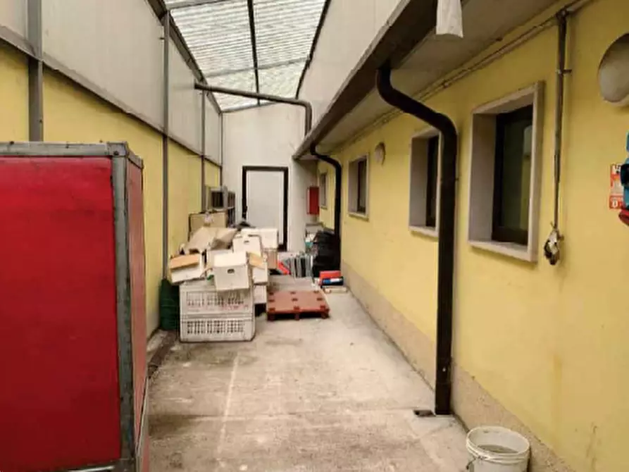 Immagine 1 di Laboratorio in vendita  in Via Fiorina a Pescantina