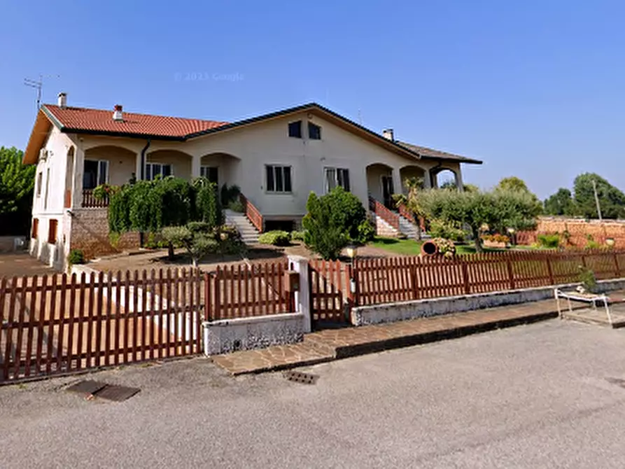 Immagine 1 di Casa bifamiliare in vendita  in Via San Pietro  a Isola Rizza