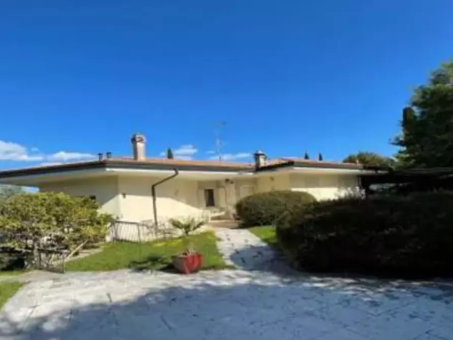 Immagine 1 di Villa in vendita  in Via Fienile a Padenghe Sul Garda