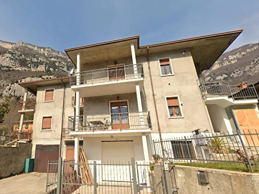 Immagine 1 di Appartamento in vendita  in Via Berto Barbarani a Brentino Belluno