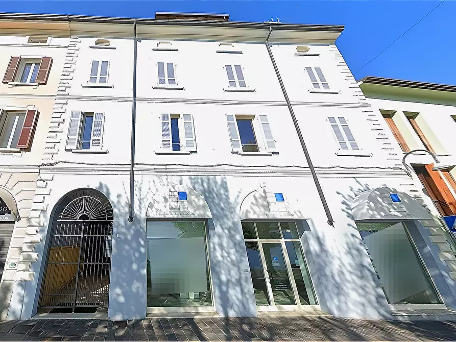 Immagine 1 di Appartamento in vendita  in Via Lungolago Cesare Battisti a Desenzano Del Garda