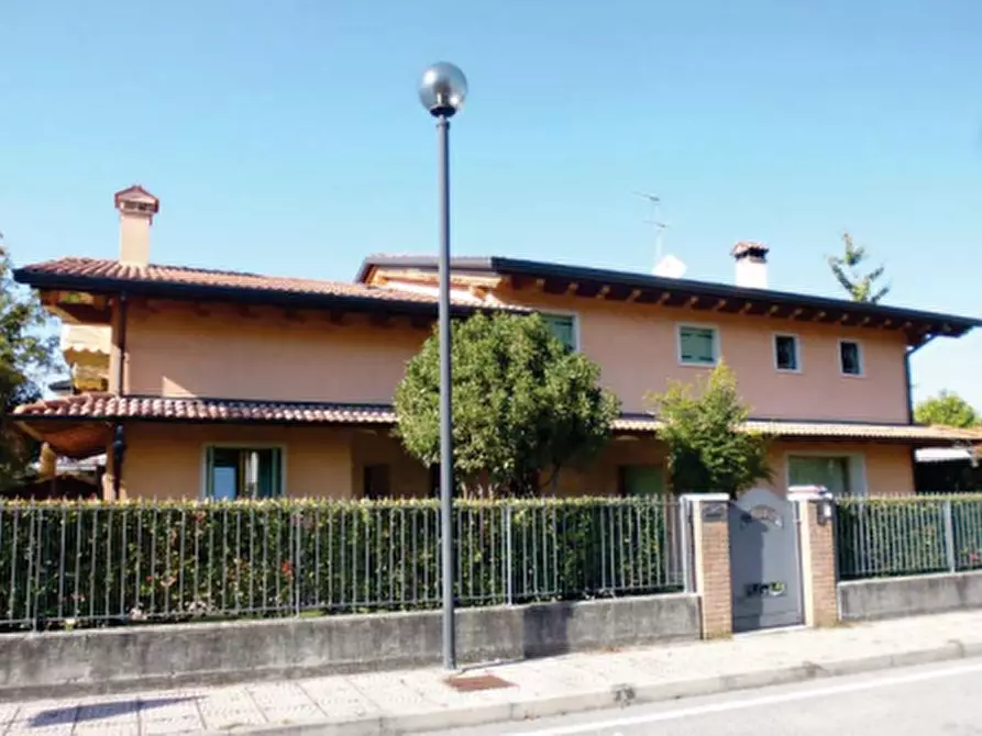 Immagine 1 di Villa in vendita  in Via Vittorio Bachelet a Spresiano