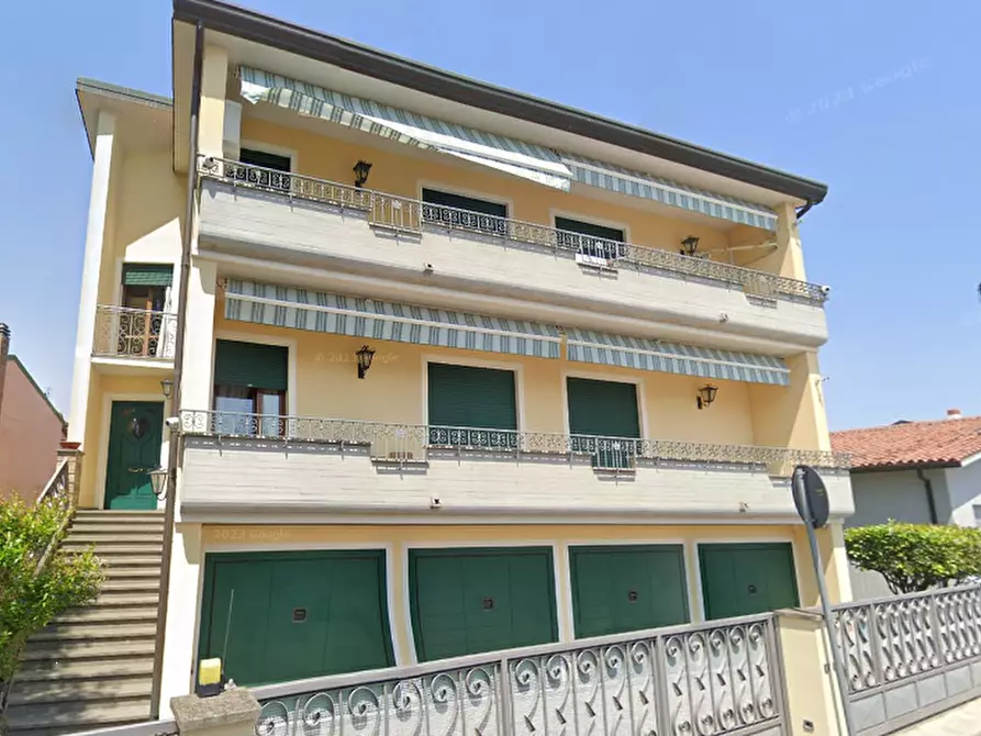 Immagine 1 di Appartamento in vendita  in Via Antonio Rosmini a Rovigo