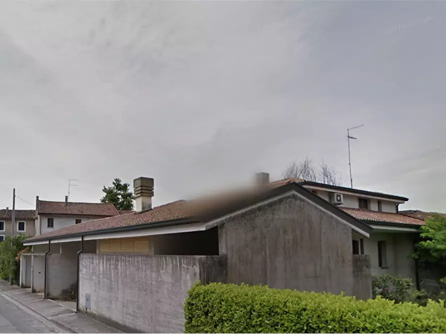 Immagine 1 di Villa in vendita  in Via G. D'Annunzio a Rivignano