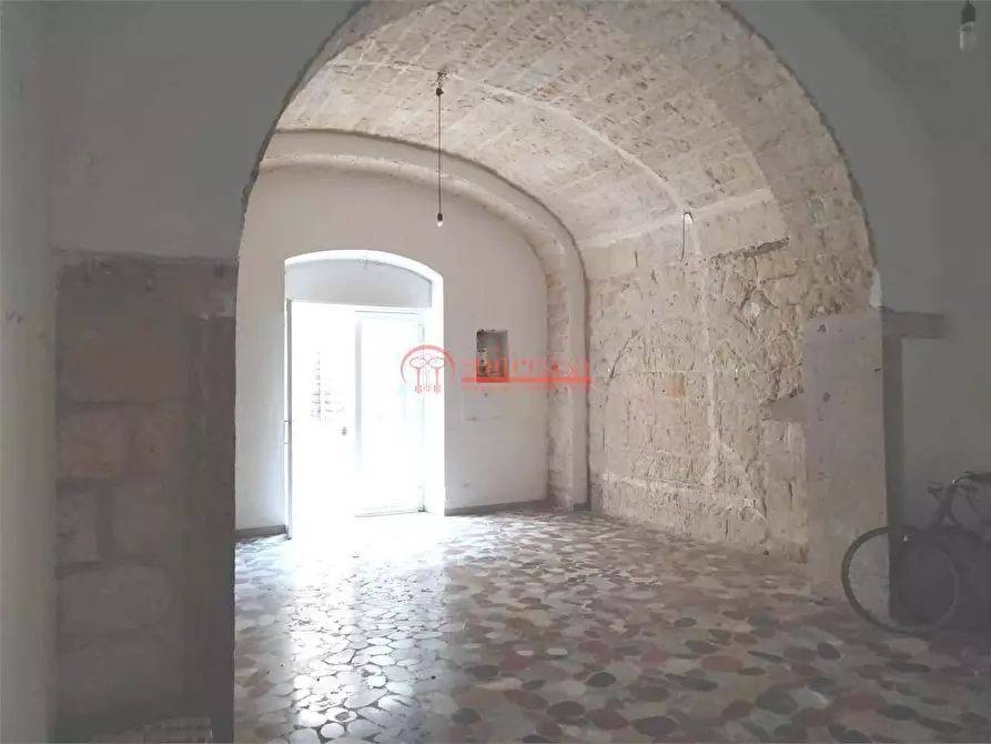 Immagine 3 di Negozio in affitto  in via San Giorgio a Trani