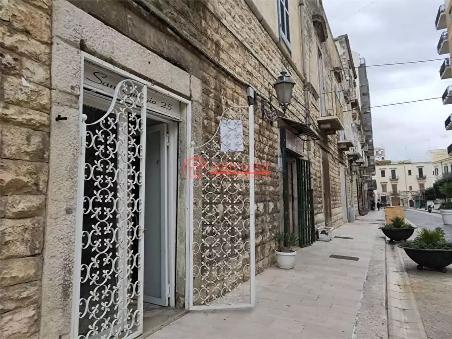 Immagine 2 di Negozio in affitto  in via San Giorgio a Trani