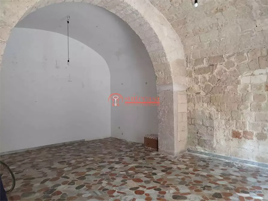Immagine 5 di Negozio in affitto  in via San Giorgio a Trani