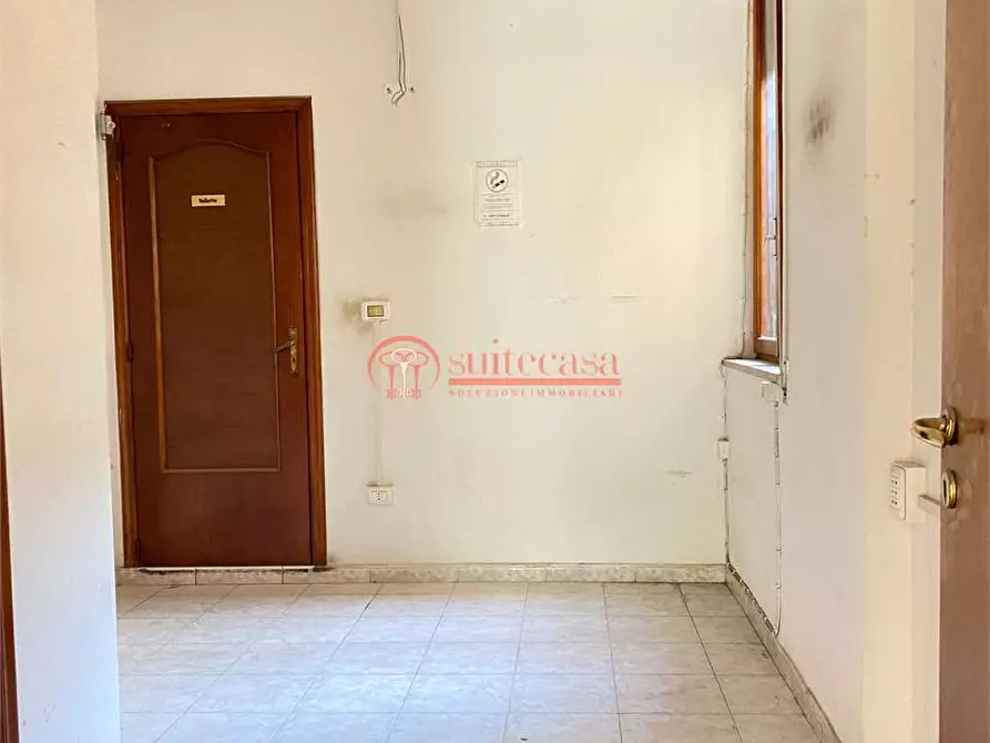 Immagine 3 di Negozio in affitto  in via istria 39 a Trani