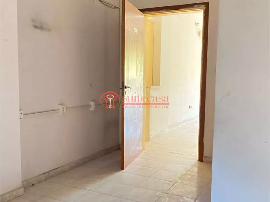 Immagine 4 di Negozio in affitto  in via istria 39 a Trani