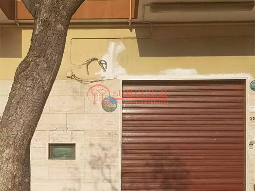 Immagine 2 di Negozio in affitto  in via istria 39 a Trani
