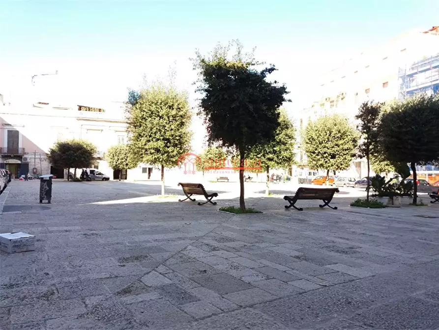 Immagine 3 di Negozio in affitto  in piazza Longobardi a Trani