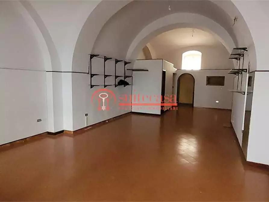 Immagine 2 di Negozio in affitto  in corso Cavour 125 a Trani