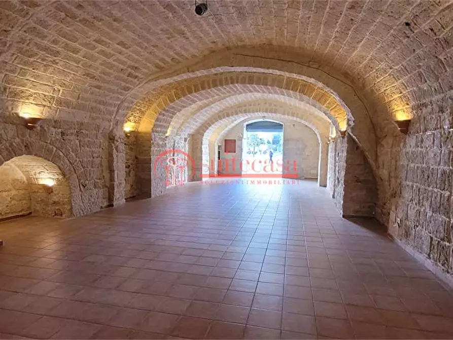 Immagine 14 di Negozio in affitto  in via mario pagano 244 a Trani