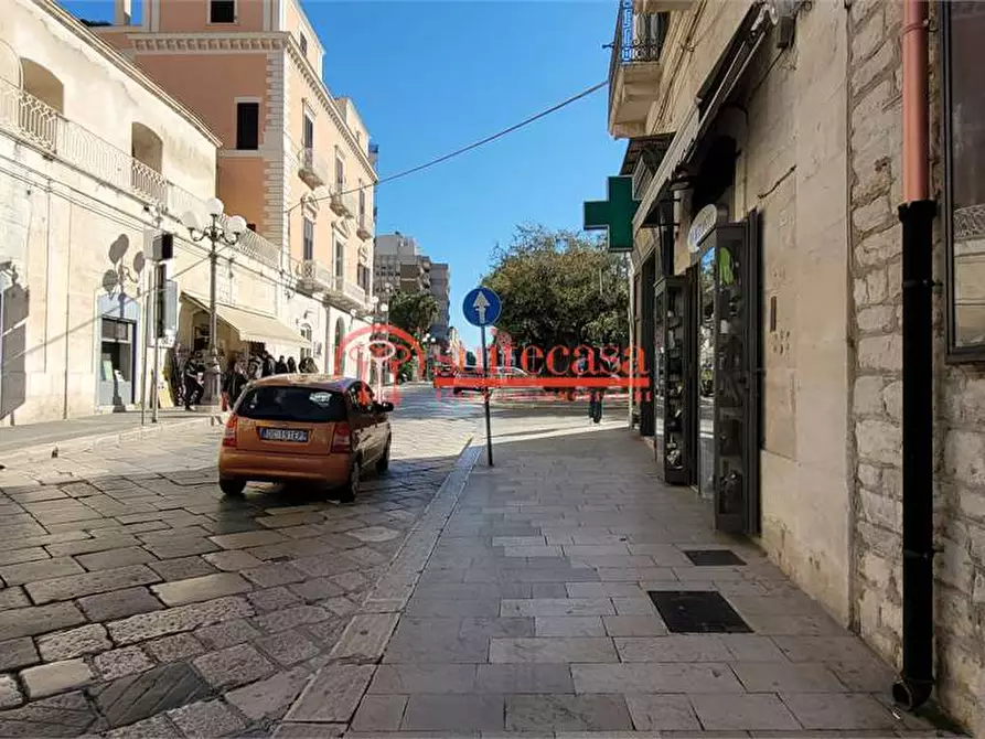 Immagine 2 di Negozio in affitto  in via mario pagano 244 a Trani