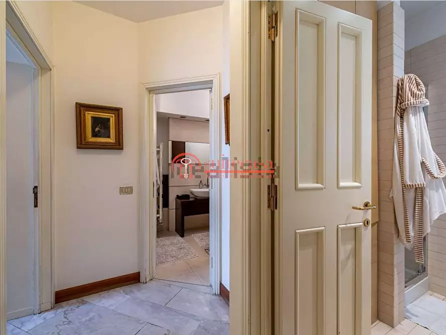 Immagine 15 di Stabile in vendita  in piazza Vittorio Emanuele  ll a Andria