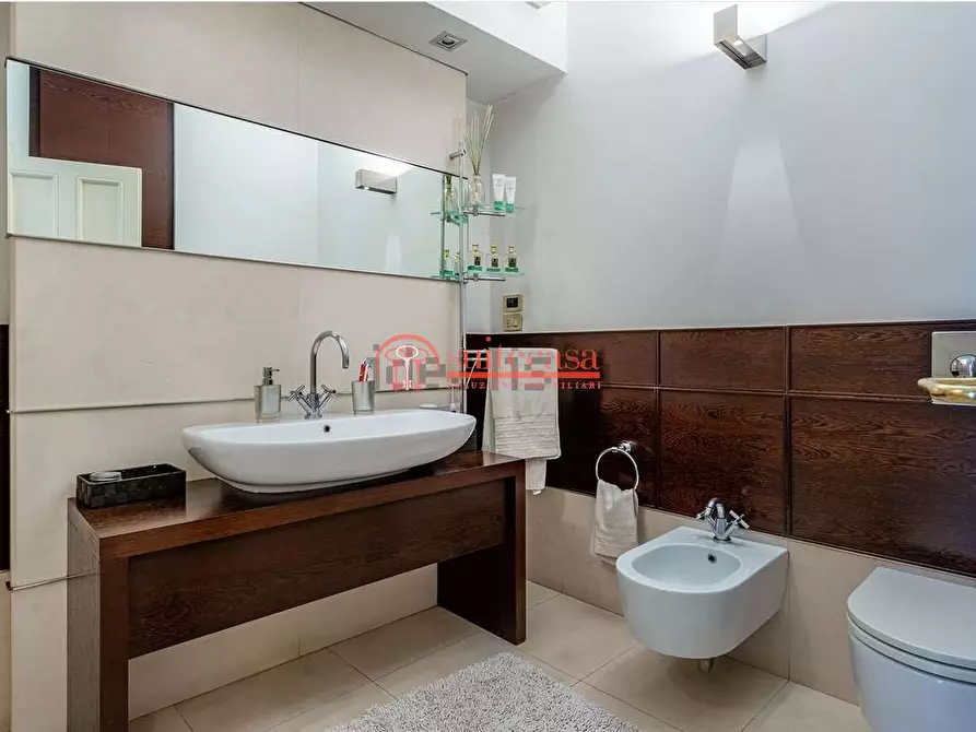 Immagine 18 di Stabile in vendita  in piazza Vittorio Emanuele  ll a Andria