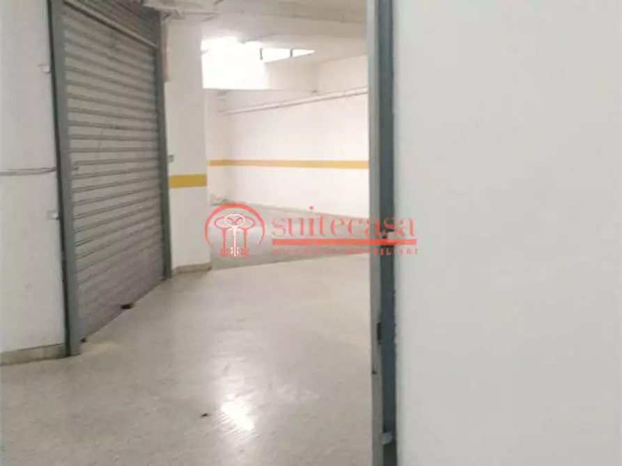 Immagine 2 di Garage in vendita  in via Bebio a Trani