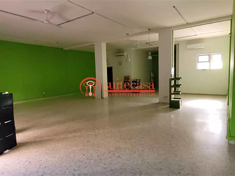 Immagine 2 di Negozio in affitto  in via zara 27 a Trani