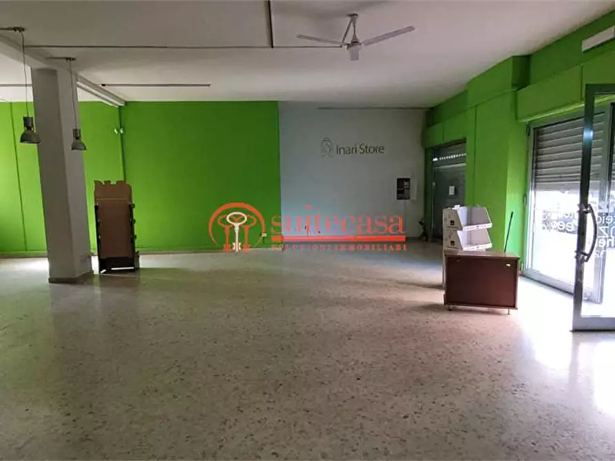 Immagine 5 di Negozio in affitto  in via zara 27 a Trani