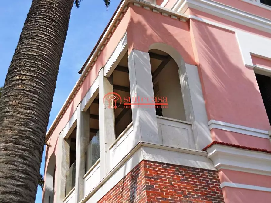 Immagine 2 di Villa in vendita  in piazza XX Settembre a Trani