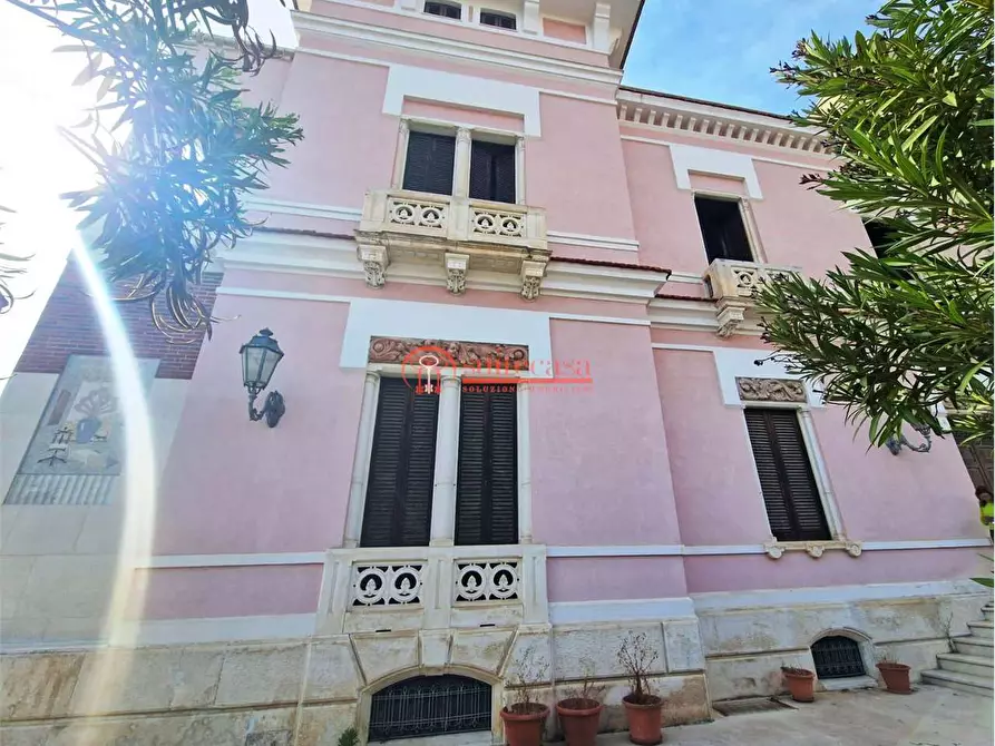 Immagine 4 di Villa in vendita  in piazza XX Settembre a Trani