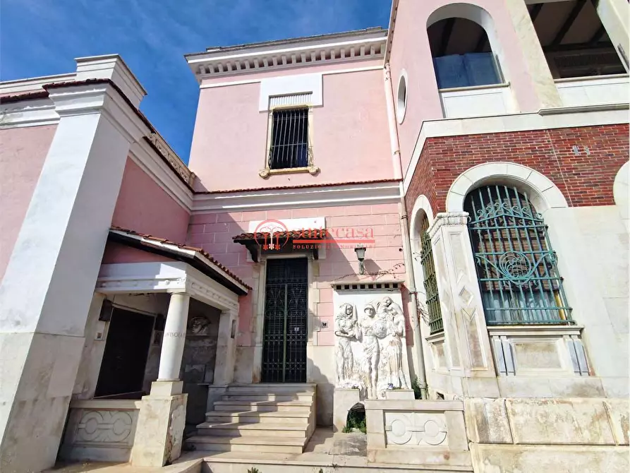 Immagine 5 di Villa in vendita  in piazza XX Settembre a Trani