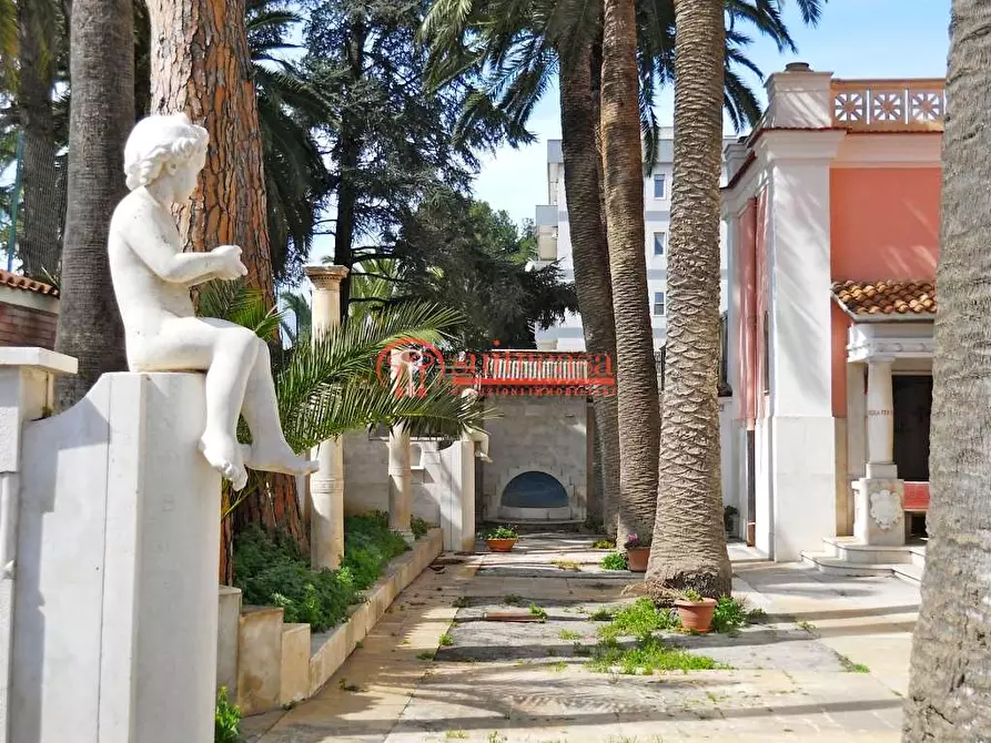 Immagine 28 di Villa in vendita  in piazza XX Settembre a Trani