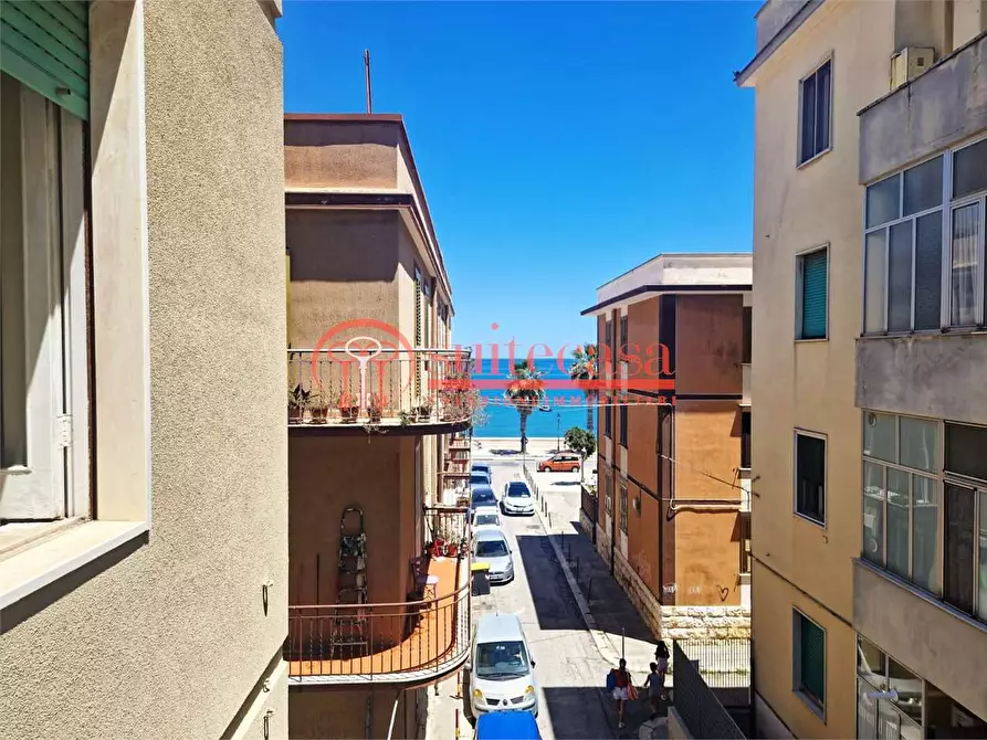 Immagine 1 di Appartamento in vendita  in via Avvocato Vittorio Malcangi a Trani